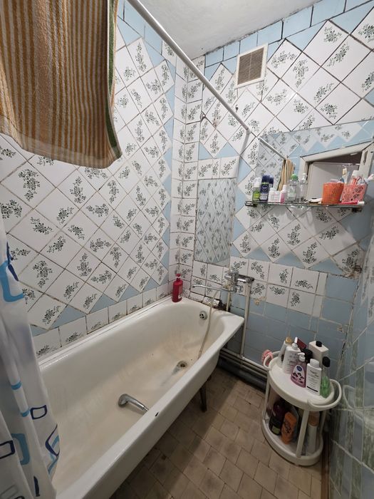3 км вулиця Незалежності біля кінотеатру Космос