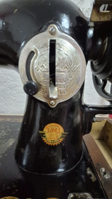 Антікварна швейна машинка "Калінінка", 1947–1950 рр., ручна