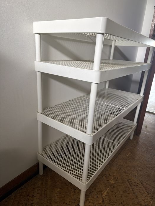 Sapateira ikea usada