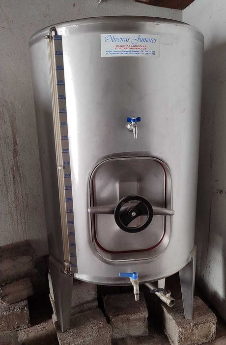 Vendo Tina para vindima em Inox 700€ + 2 cubas em inox 550 litros e 250 litros (300€ e 250€)