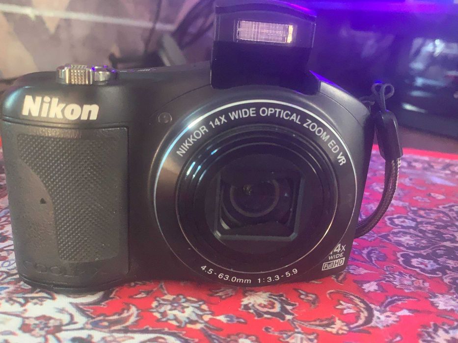 Nikon Coolpix L610. Состояние нормальное. Есть проблема с отсеком батареек