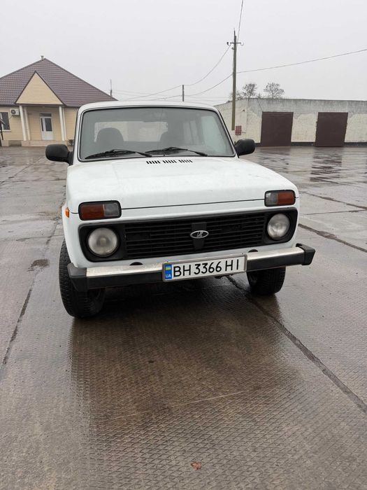 автомобиль нива 21214