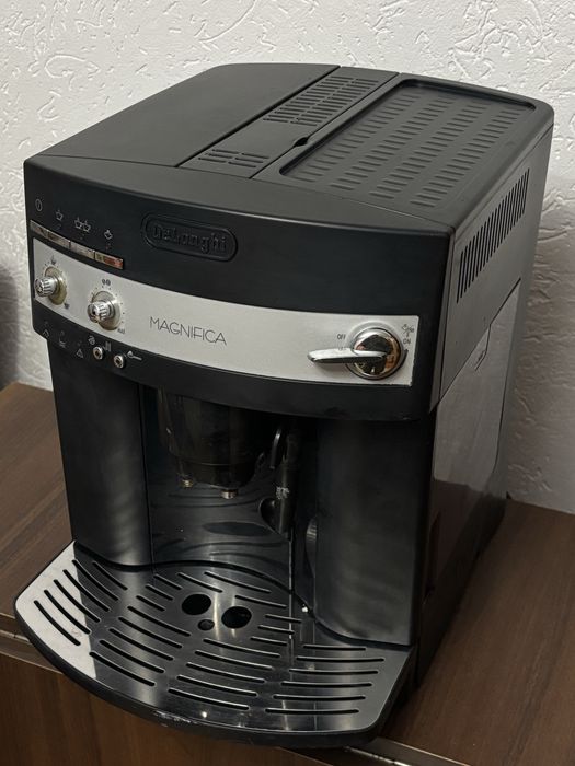 Кавоварка Delonghi Magnifica esam 3000