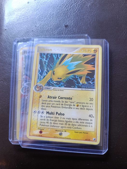 Cartas Pokémon antigas.