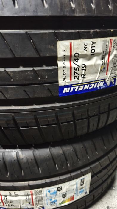 Pneus  275/40/19