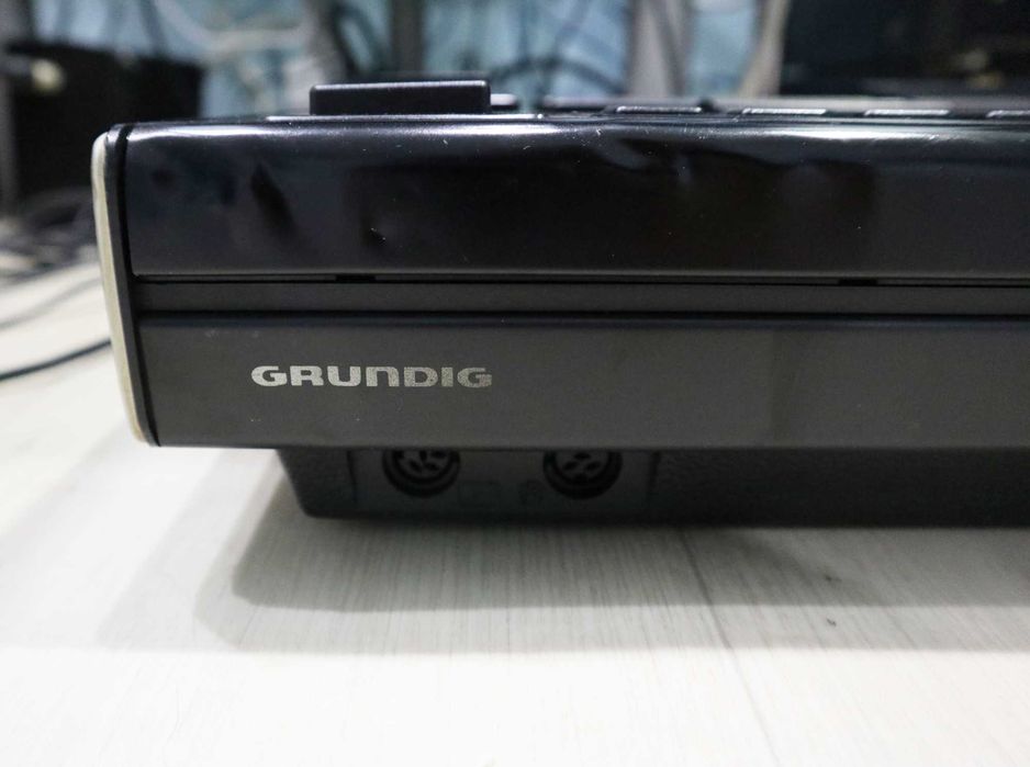 Кассетная дека Grundig CN 1000 HiFi Dolby NR 3 головки