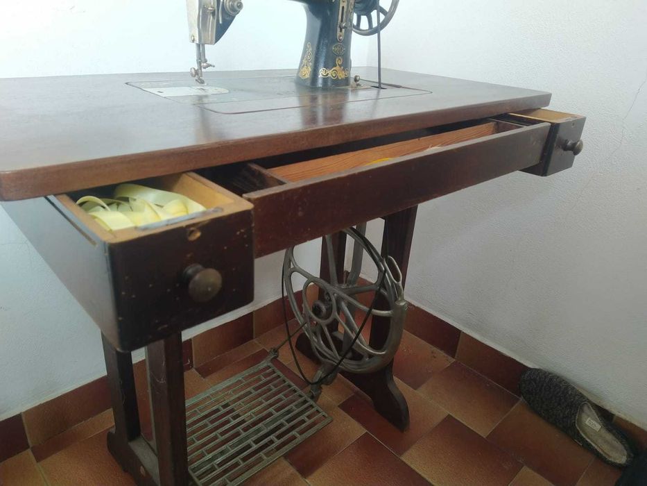 Máquina Costura italiana vintage