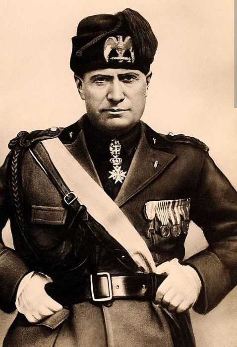 Mussolini - Documento assinado por Mussolini e Rei de Itália - 1926