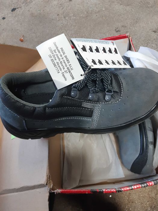 Sapatos trabalho 43