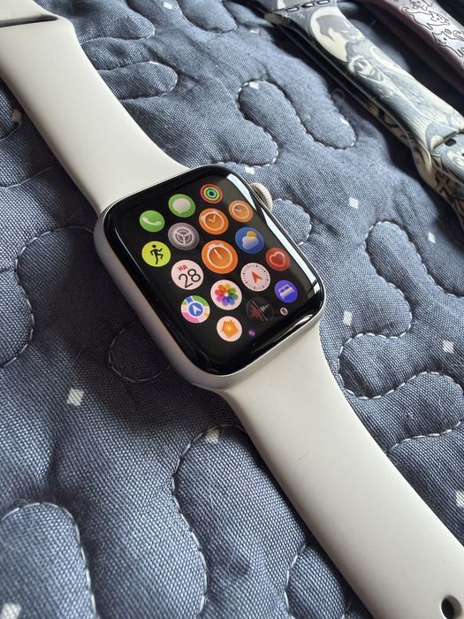 apple watch se 2 44mm - Купити електроніку - Ціни на OLX.ua