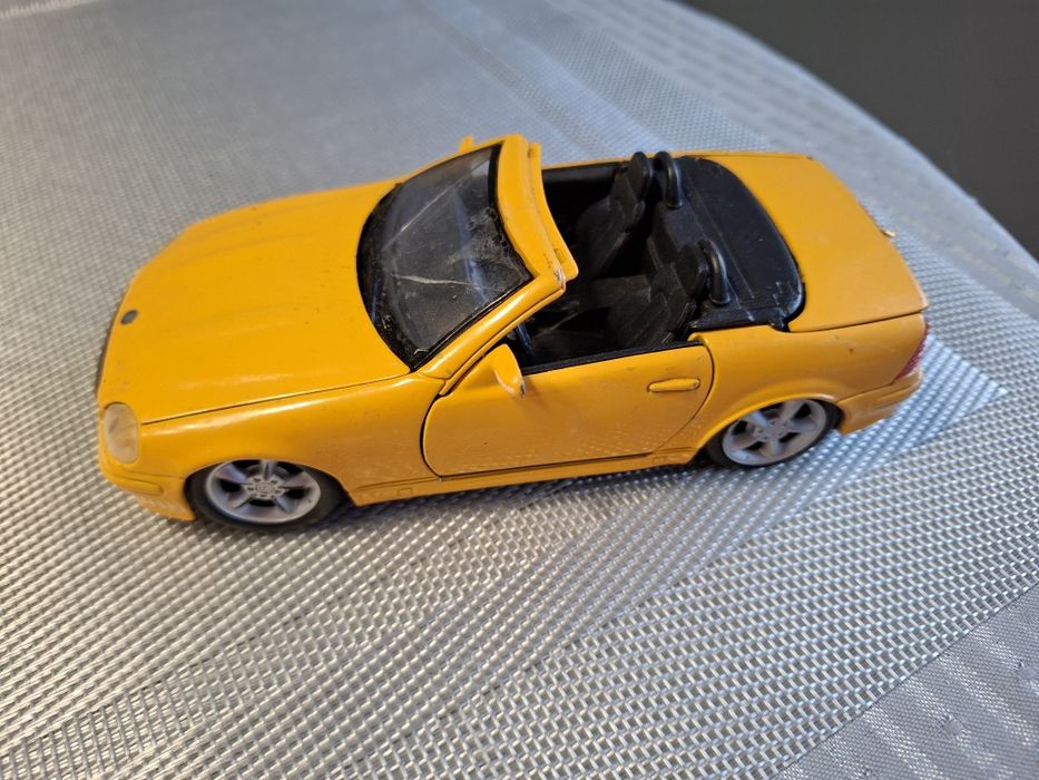 Maisto mercedes benz slk skala 1:24