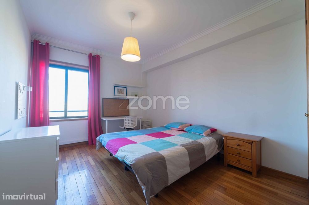 Apartamento T4 Com Garagem Fechada Em São Vitor - Braga
