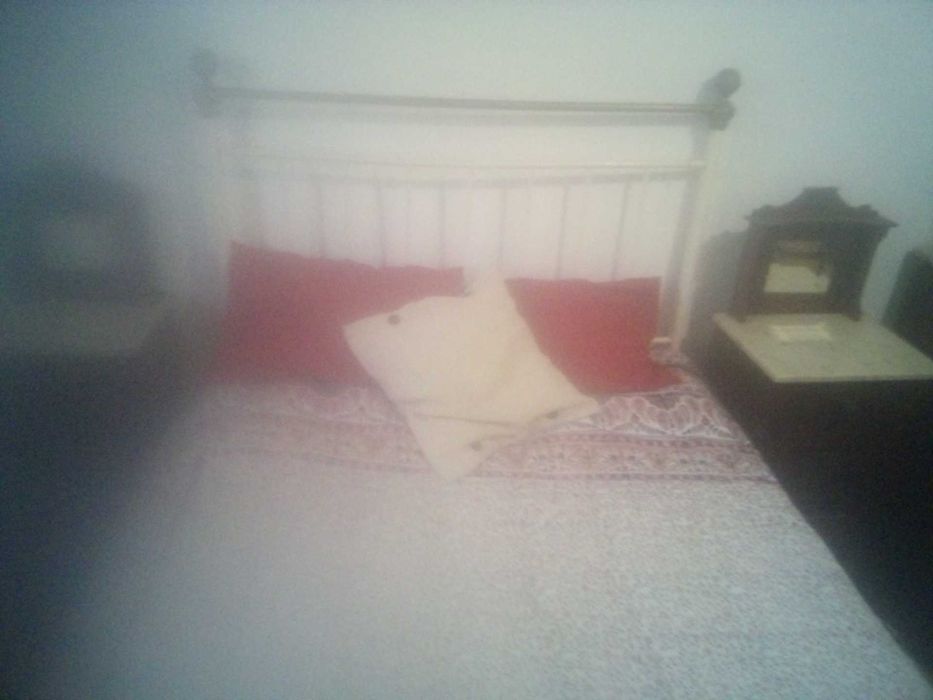 2 mesas cabeceira + cama ferro