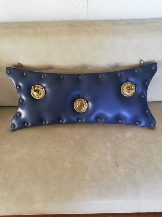 Cabide vintage em couro e metal