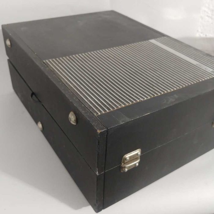 Gramofon Unitra Fonica WG550 walizkowy ze wzmacniaczem WG 550