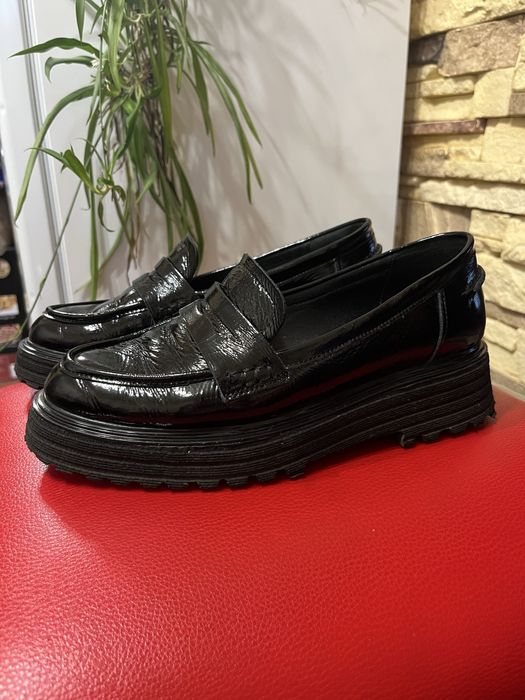 Лофери чорні лаковані шкіряні 38 розмір