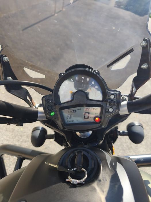 Kawasaki Vulcan S 650 - com jaqueta e capacete