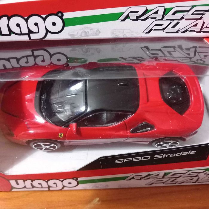 Ferrari 1/43 Bburago NOVO com 10% de desconto