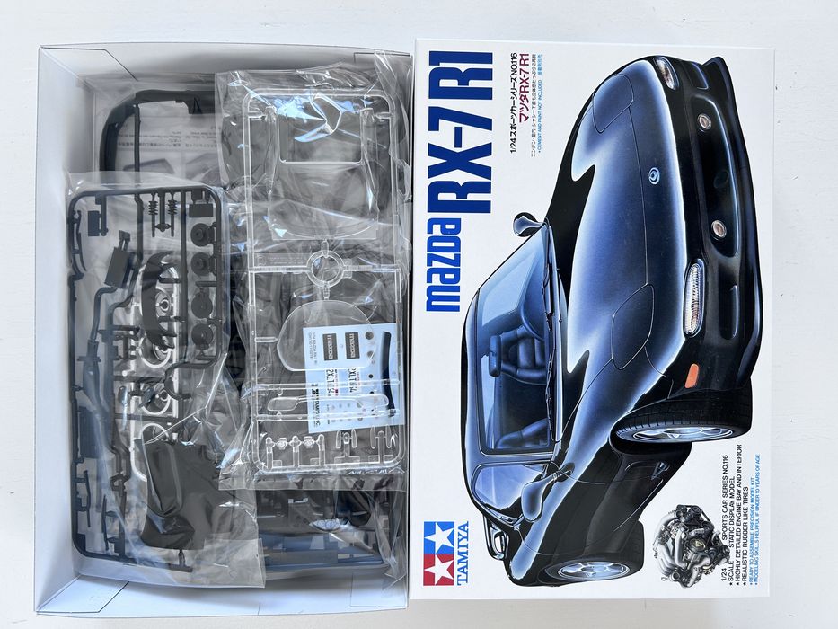 Samochód Mazda RX-7 R1 model do sklejania Tamiya 24116