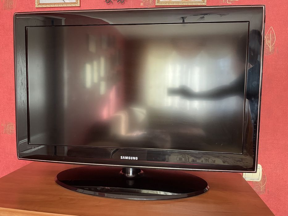 SAMSUNG LE37A615A3FXUA + тюнер T2 Strong 8502