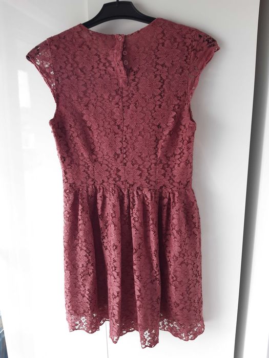NOWA: Piękna koronkowa sukienka (ok. S)