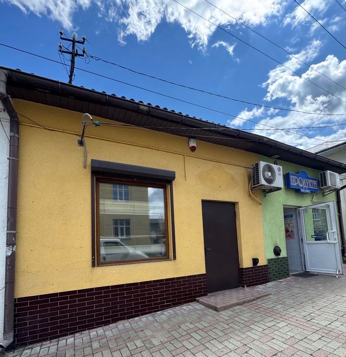 Продається нежитлове приміщення 28,5 м² — вул. Д. Галицького, м. Старий Самбір