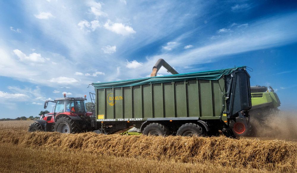 Przyczepa ze ścianą przesuwną KOBZARENKO TZP-35 Rozrzutnik Obornika 35m3