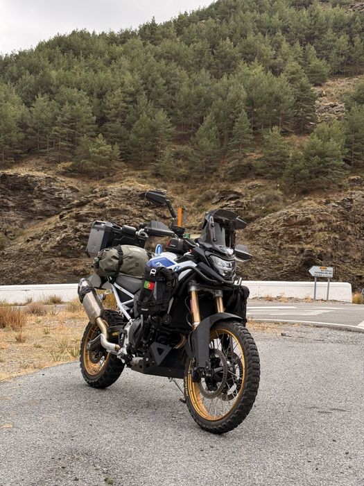 BAIXA DE PREÇO - BMW F 900 GS Trophy – Configuração Completa de Fábrica + Acessórios Aftermarket
