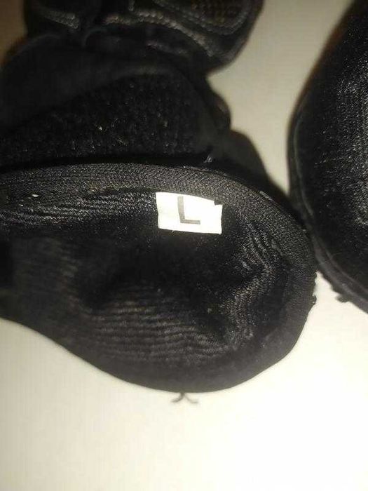 Мотоперчатки кожаные с защитой суставов и пальцев.