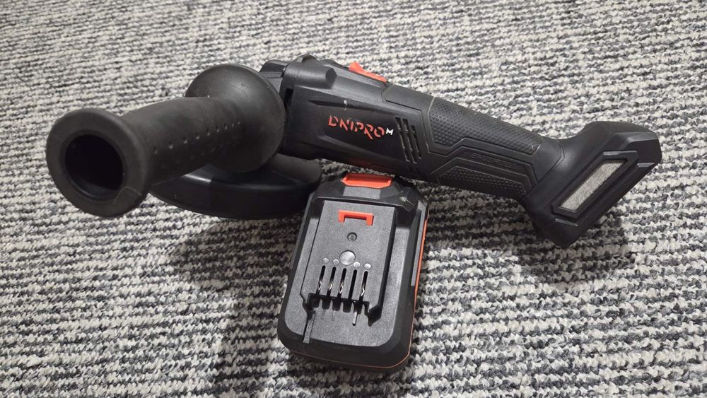 Акумуляторна шліфмашина кутова Dnipro-M DGA-200BC ULTRA