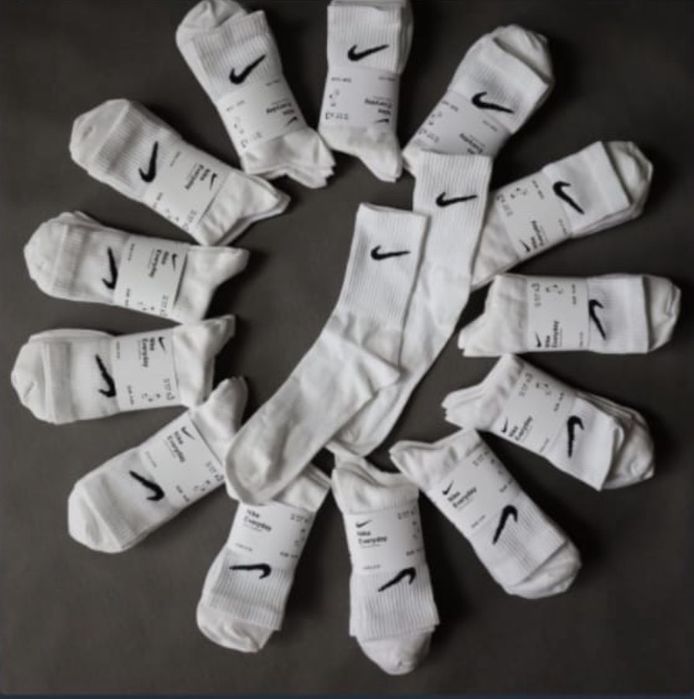 Skarperki nike biale