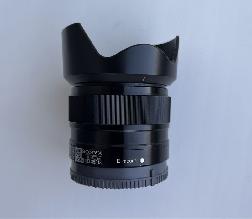 Sony E 35mm f/1.8 OSS