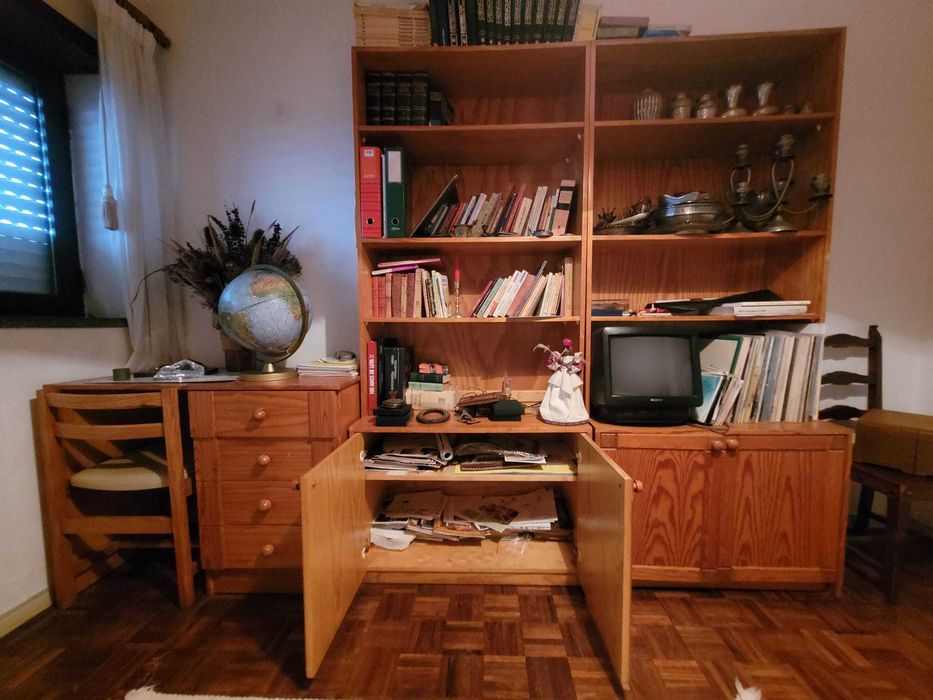 Estante e secretária