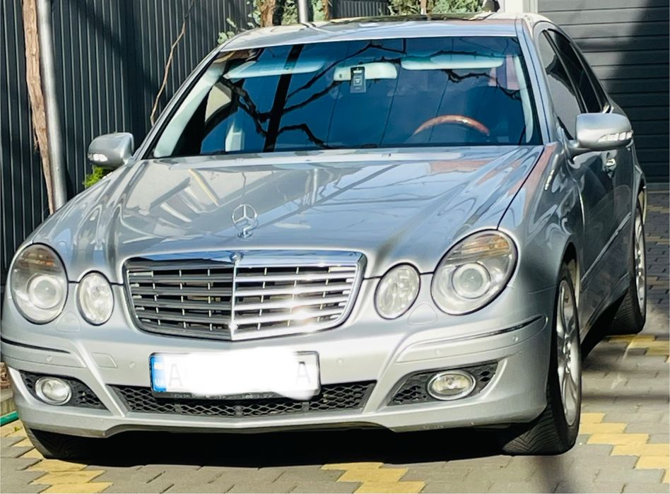 Мерседес є 211  220 cdi.