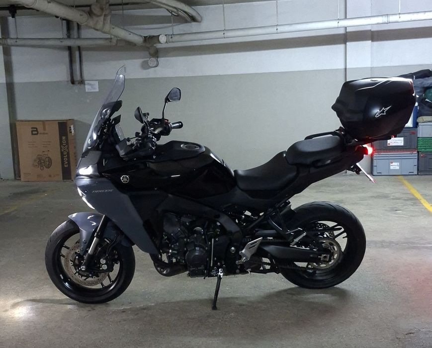 Tracer 9 04/2025 sò 3800kms com top case Yamanha