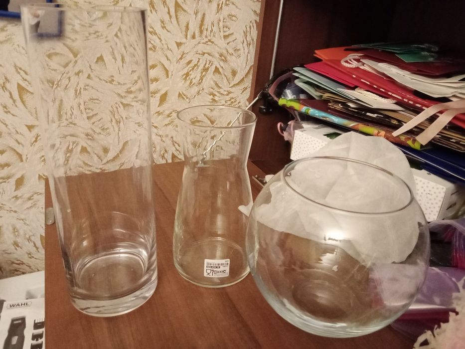 Скляні вази:циліндр2,2л,графін 1,1л,куля 3л