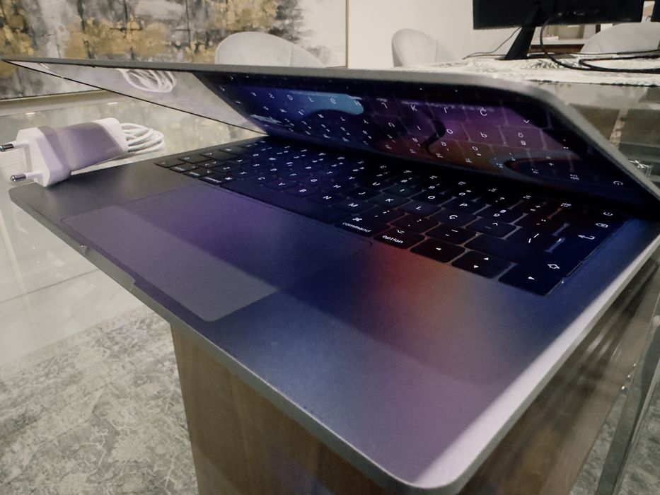 MacBook Pro (13-inch, 2017,Two Thunderbolt 3 ports)