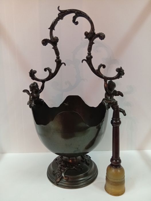 Balde em bronze com aspressorio