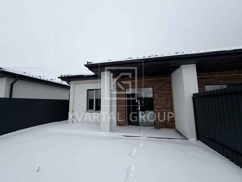 Продаж дуплексу з продуманим плануванням на ділянці 2,5 сотки