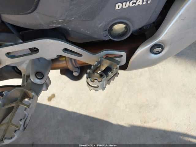 Ducati Desert X 2025