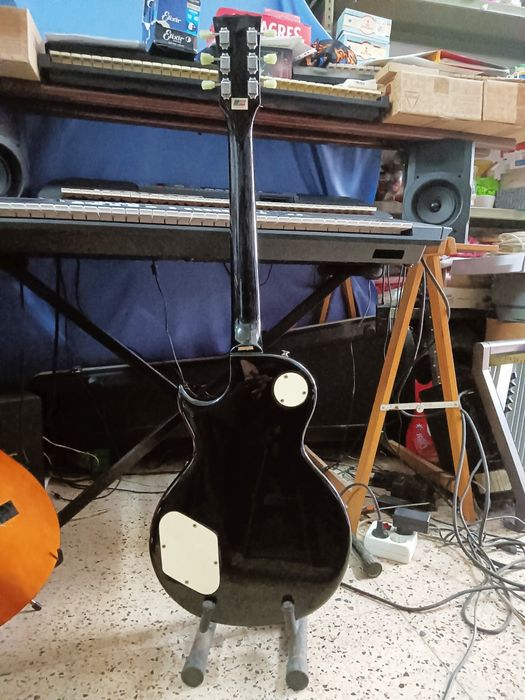 Guitarra vintage v100