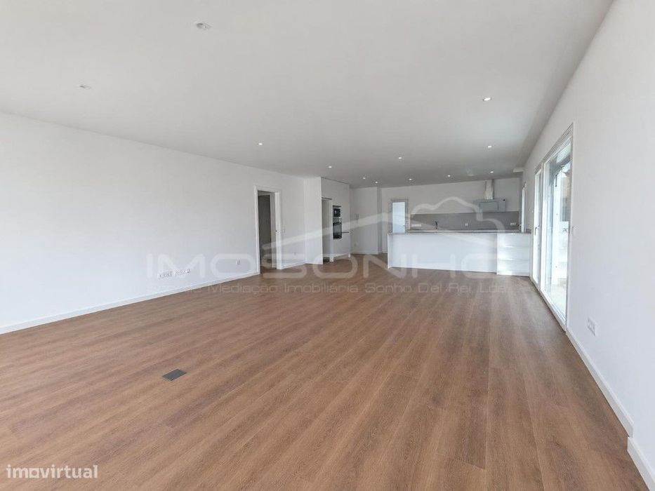 Moradia T3 de linhas modernas