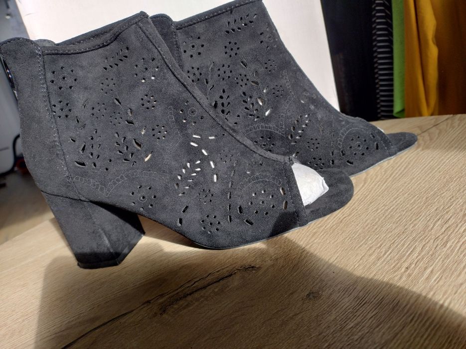 Buty na obcasie roz 38