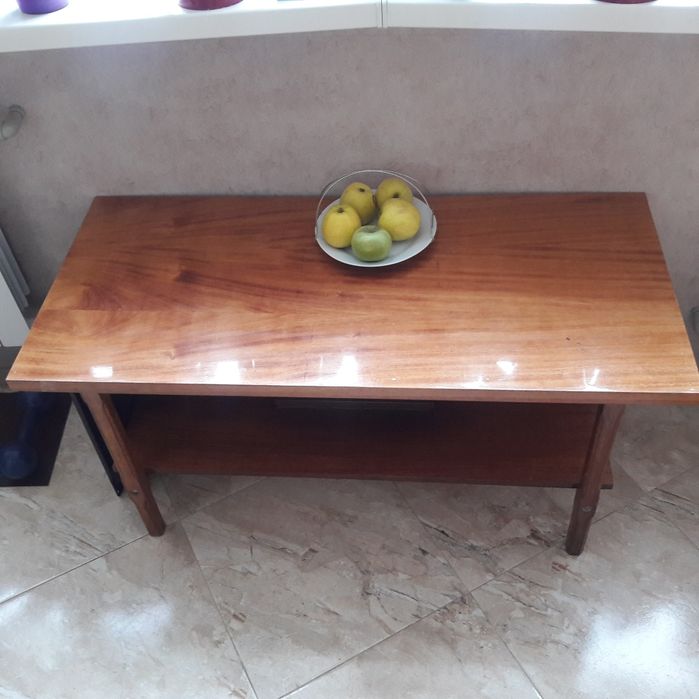 Продам журнальный столик.