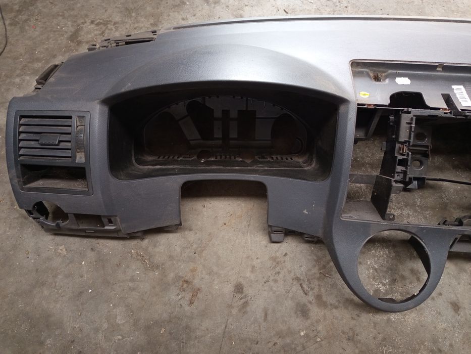Deska rozdzielcza kompletna VW T5 super stan