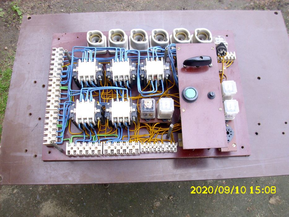 Tablica elektryczna ze skrzynką metalową
