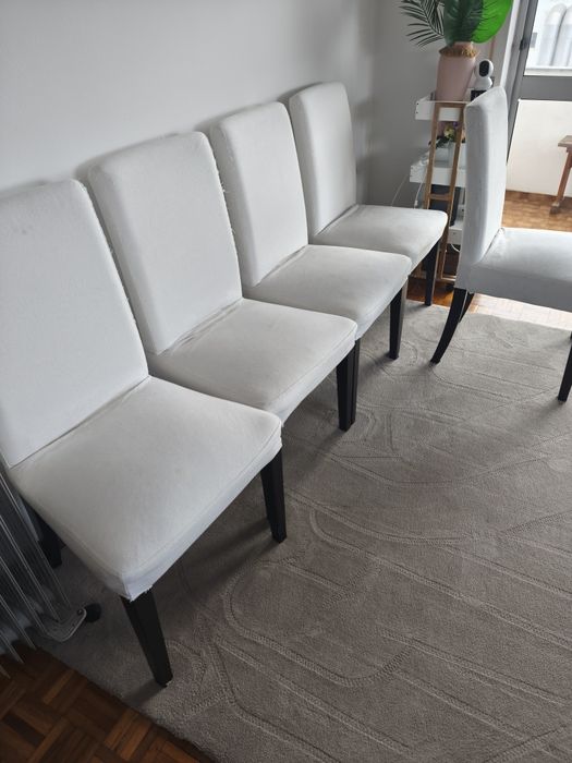 Conjunto cadeiras IKEA.