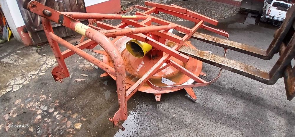 Rowniarka do pryzm rozgarniacz do kopców