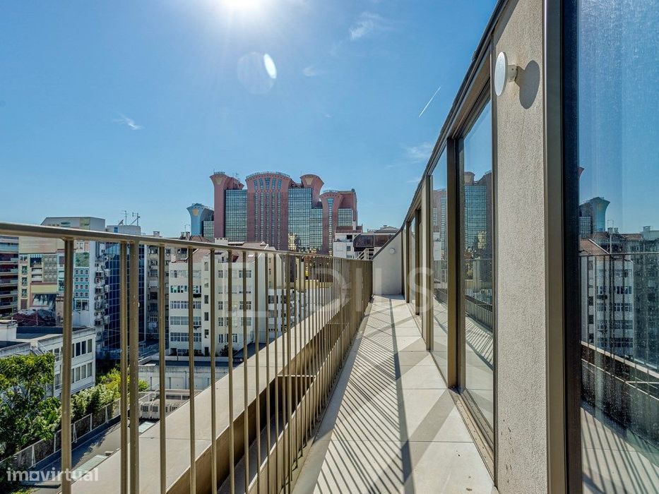 Apartamento T3 duplex com jardim em novo empreendimento no Campo Pe...