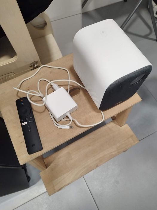 Xiaomi Mi Smart Compact Projector 120" – Como Novo